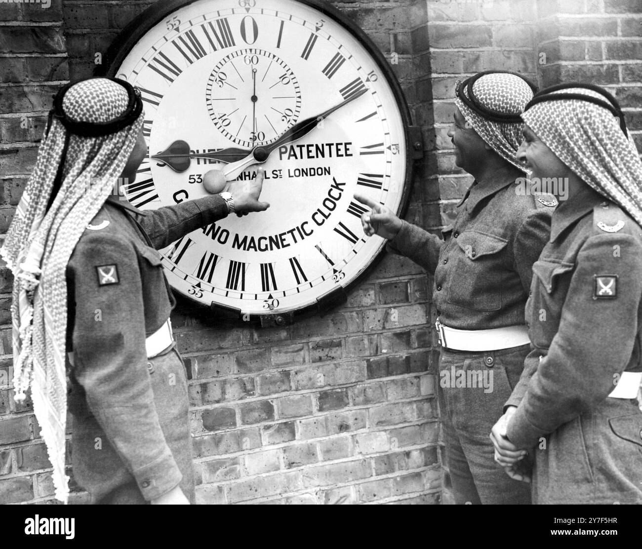 Observatory time clock Black and White Stock Photos & Images - Alamy