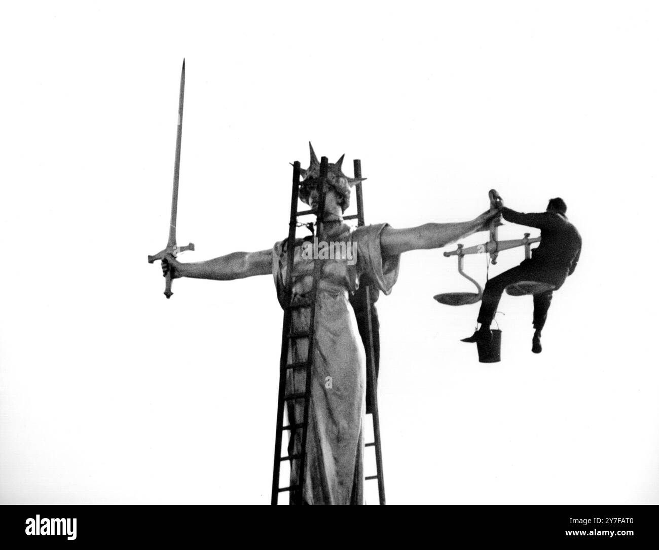 London, Old Bailey - Cleaner on top of Statue of Justice, Central Court ...
