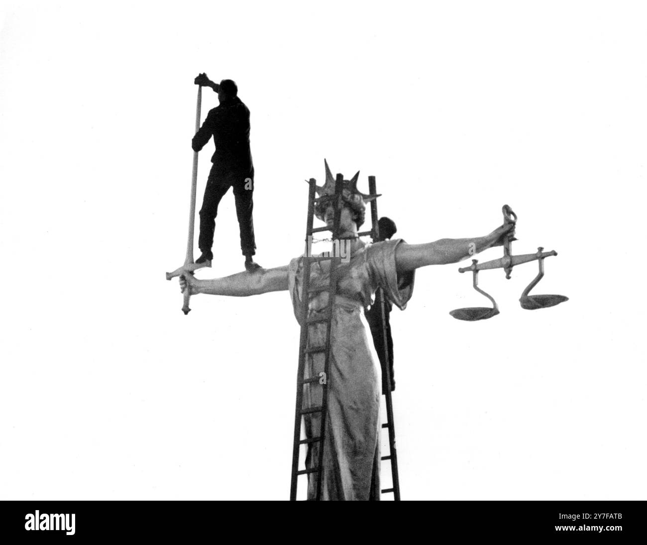 London, Old Bailey - Cleaner on top of Statue of Justice, Central Court ...