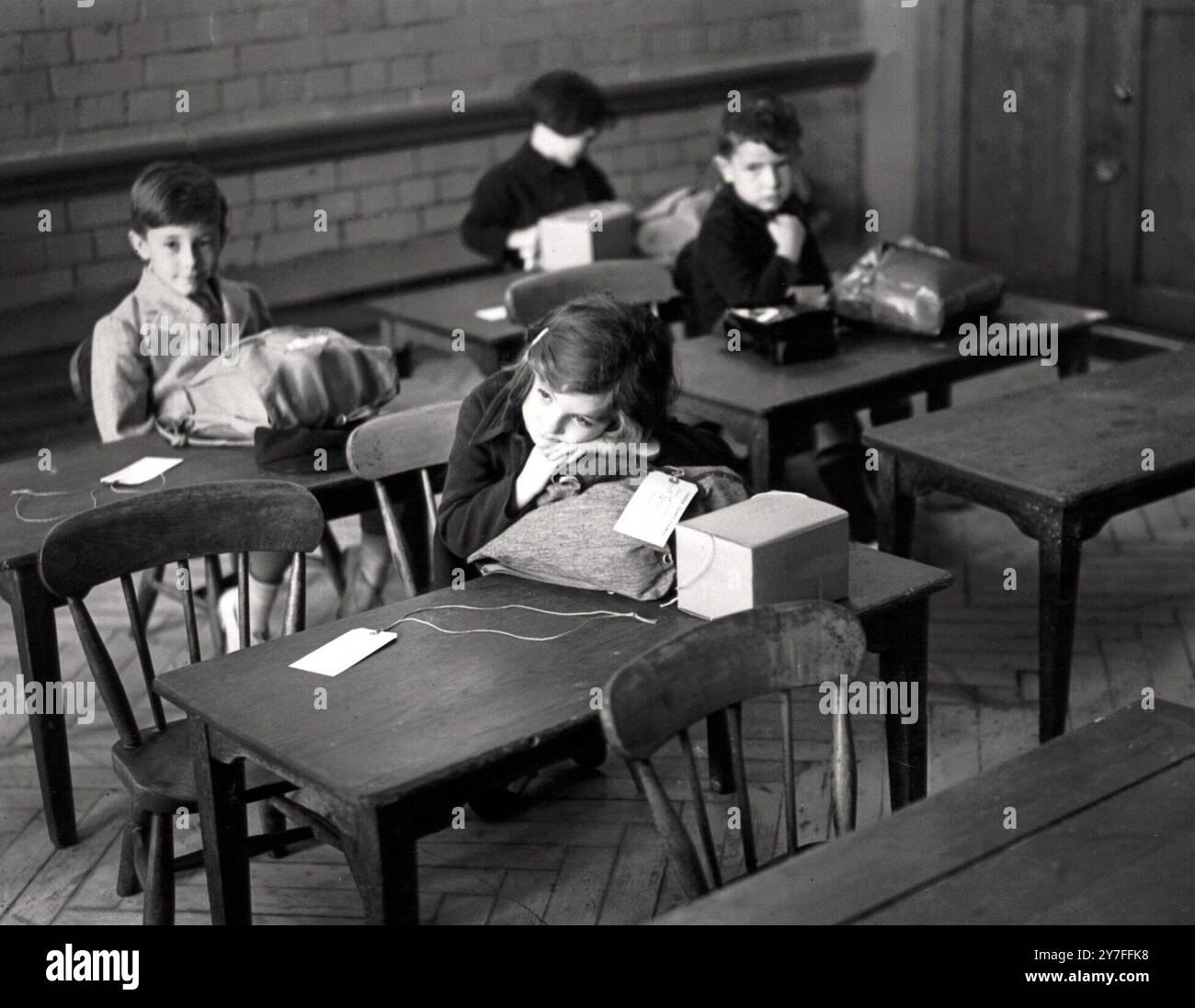 World war two evacuees hi-res stock photography and images - Alamy