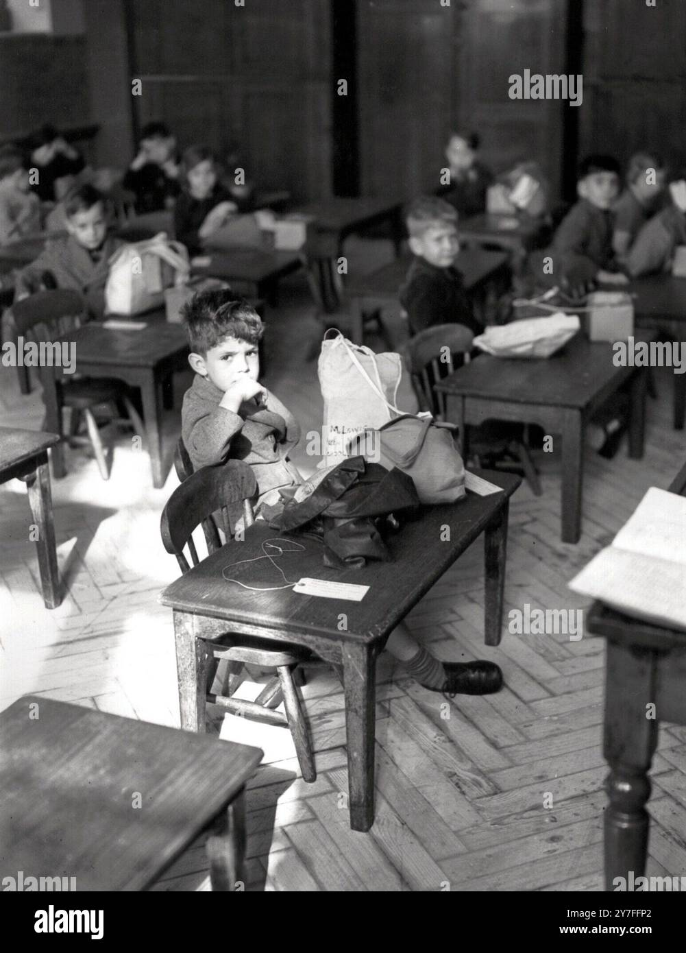 World war two evacuees hi-res stock photography and images - Alamy