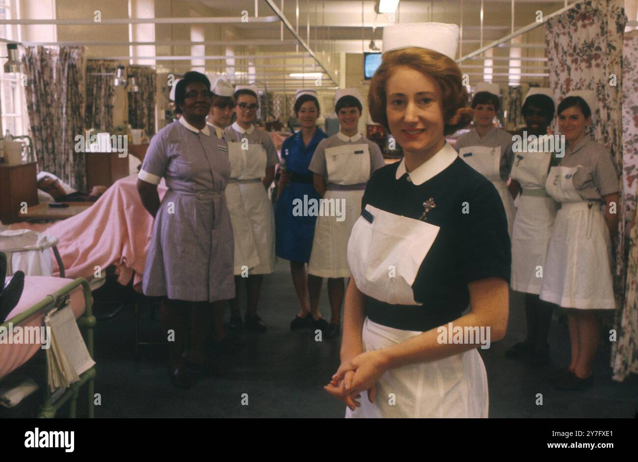 Hospital Ward Sister With Her Nurses Stock Photo Alamy hospital-ward-sister-with-her-nurses-stock-photo-alamy