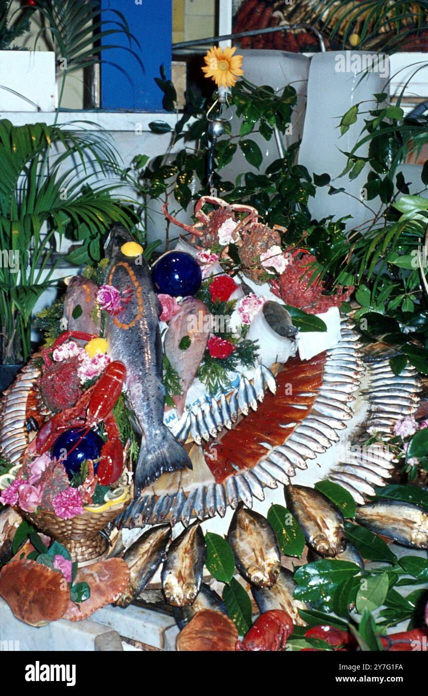 Food display harrods hi-res stock photography and images - Alamy