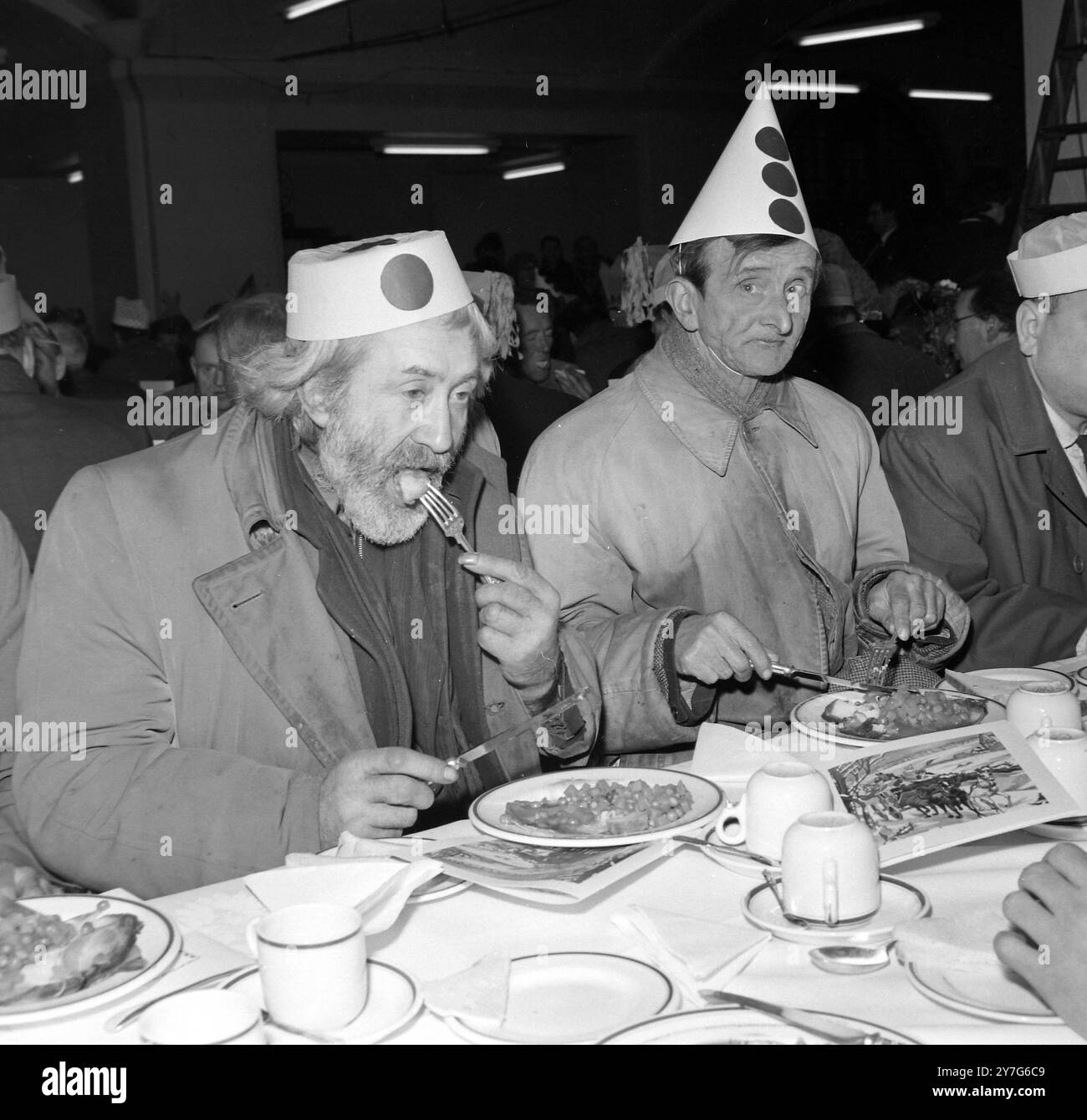 HOMELESS PEOPLE TRAMPS ENJOYS CHRISTMAS PUDDING PARTY FOR MEN OF THE ROAD IN LONDON /  ;  22 DECEMBER 1964 Stock Photo