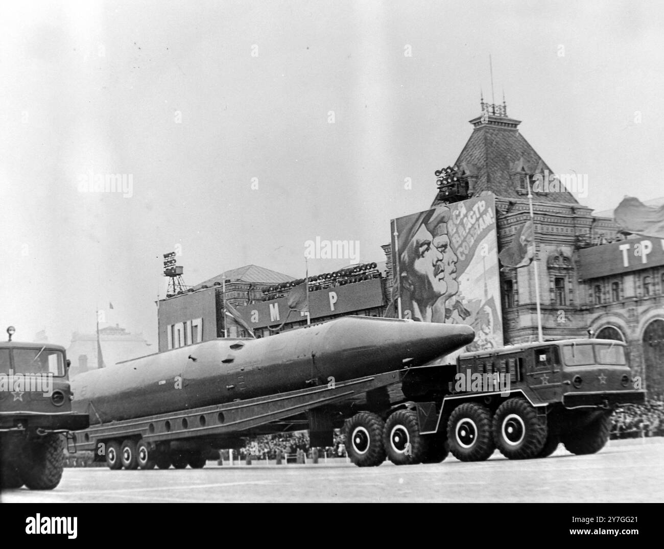 GUIDED MISSILE AND ROCKETS ROCKETS TRANSPORTED IN RED SQUARE MILITARY ...