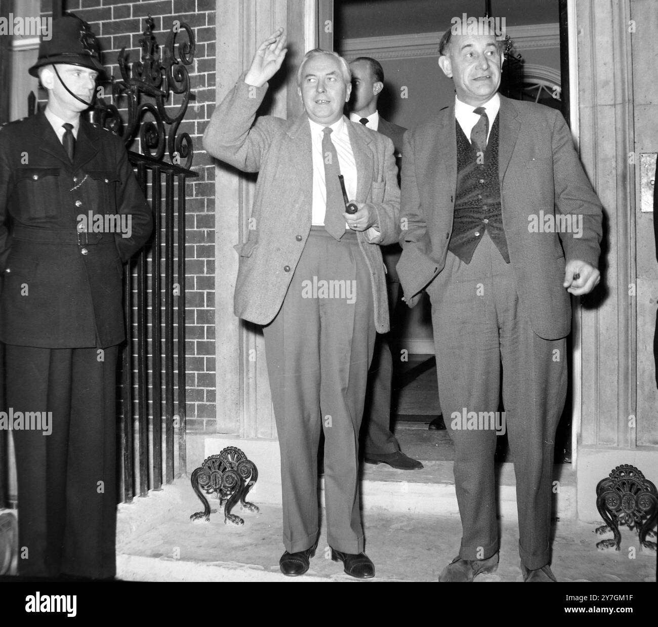 PATRICK GORDON WALKER  AND NEW PREMIER HAROLD WILSON AT NO 10 DOWNING STREET IN LONDON/  ;  18 OCTOBER 1964 Stock Photo