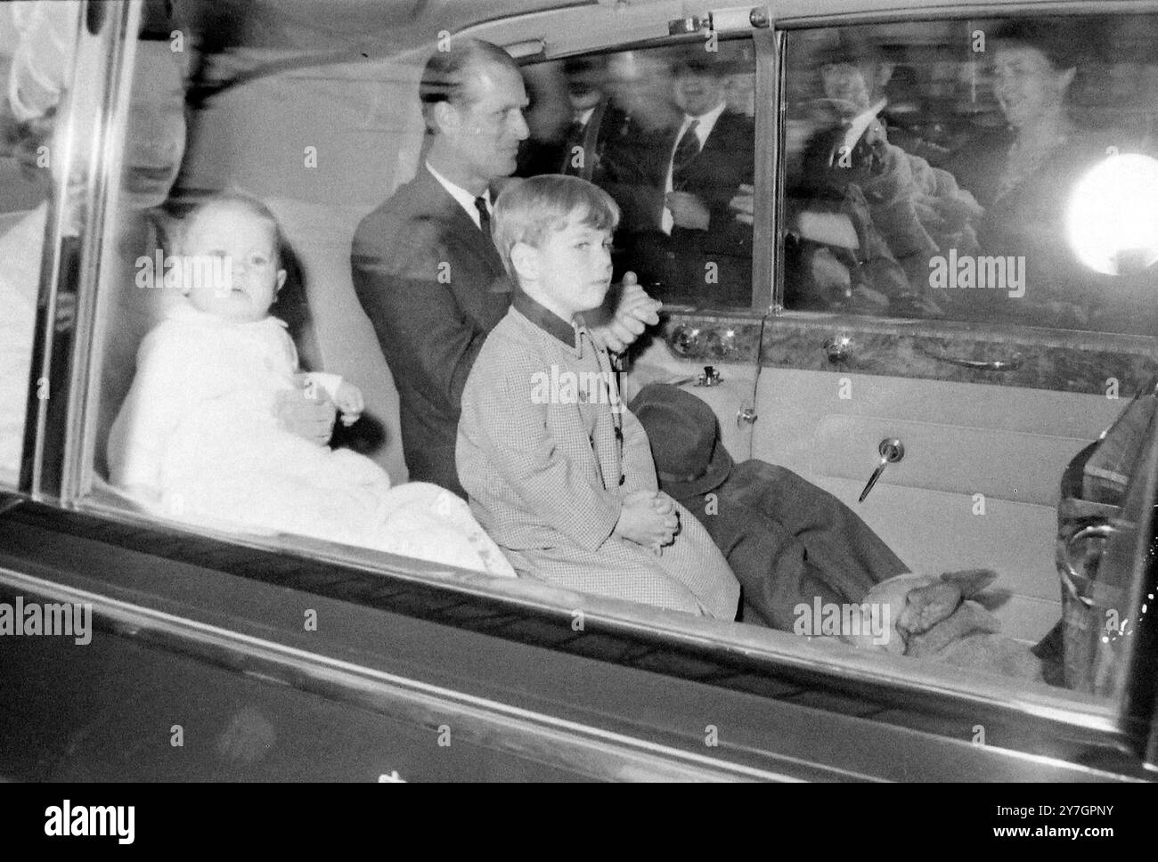 QUEEN ELIZABETH II WITH PRINCE EDWARD AND PRINCE ANDREW IN LONDON   ;  2 OCTOBER 1964 Stock Photo