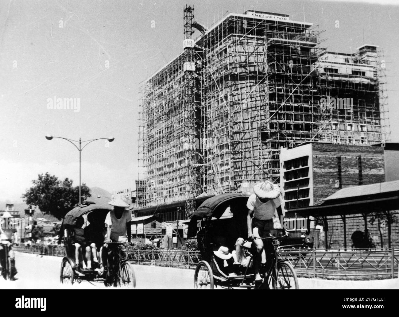 HOTELS HURRIED WORK ON KAO PING HOTEL TAIPEI  ;  23 SEPTEMBER 1964 Stock Photo