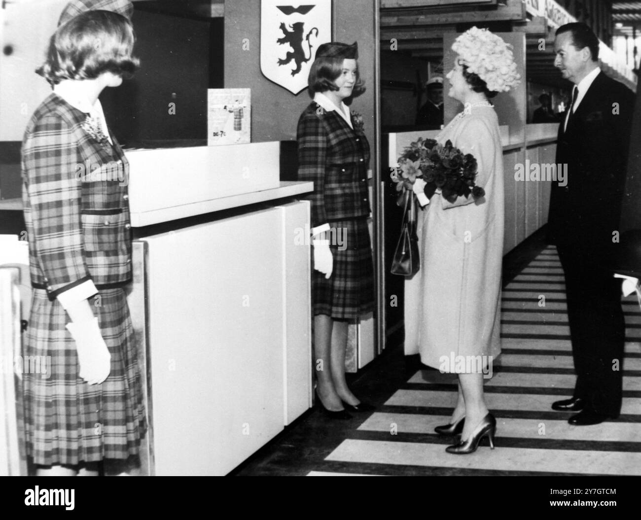 ELIZABETH THE QUEEN MOTHER OPENS NEW AIR TERMINAL IN PRESTWICK, SCOTLAND  ;  23 SEPTEMBER 1964 Stock Photo