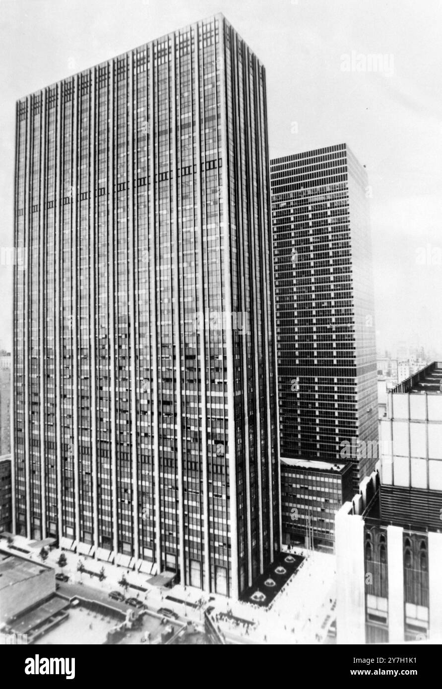 The equitable life building Black and White Stock Photos & Images - Alamy