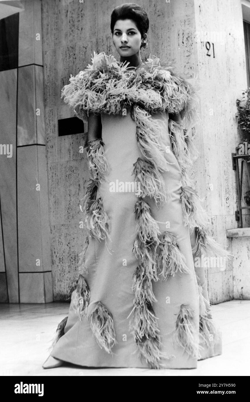 Ethiopian fashion model Black and White Stock Photos & Images - Alamy