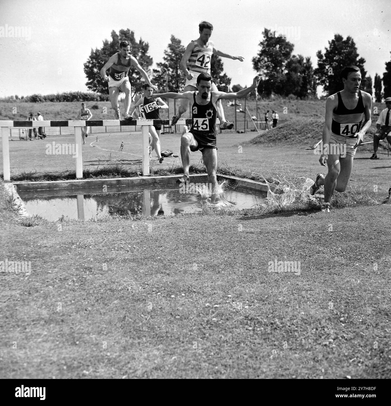 ATHLETICS PYMM WINS 3000 M STEEPLECHASE IN LONDON ; 25 JULY 1964 Stock ...