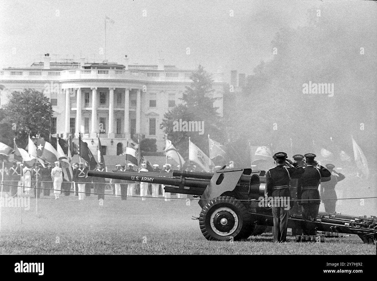 FULL MILITARY HONOURS FOR  ISRAELI PRIME MINISTER LEVI ESHKOL AND WIFE IN WASHINGTON /  ;   5 JUNE 1964 Stock Photo