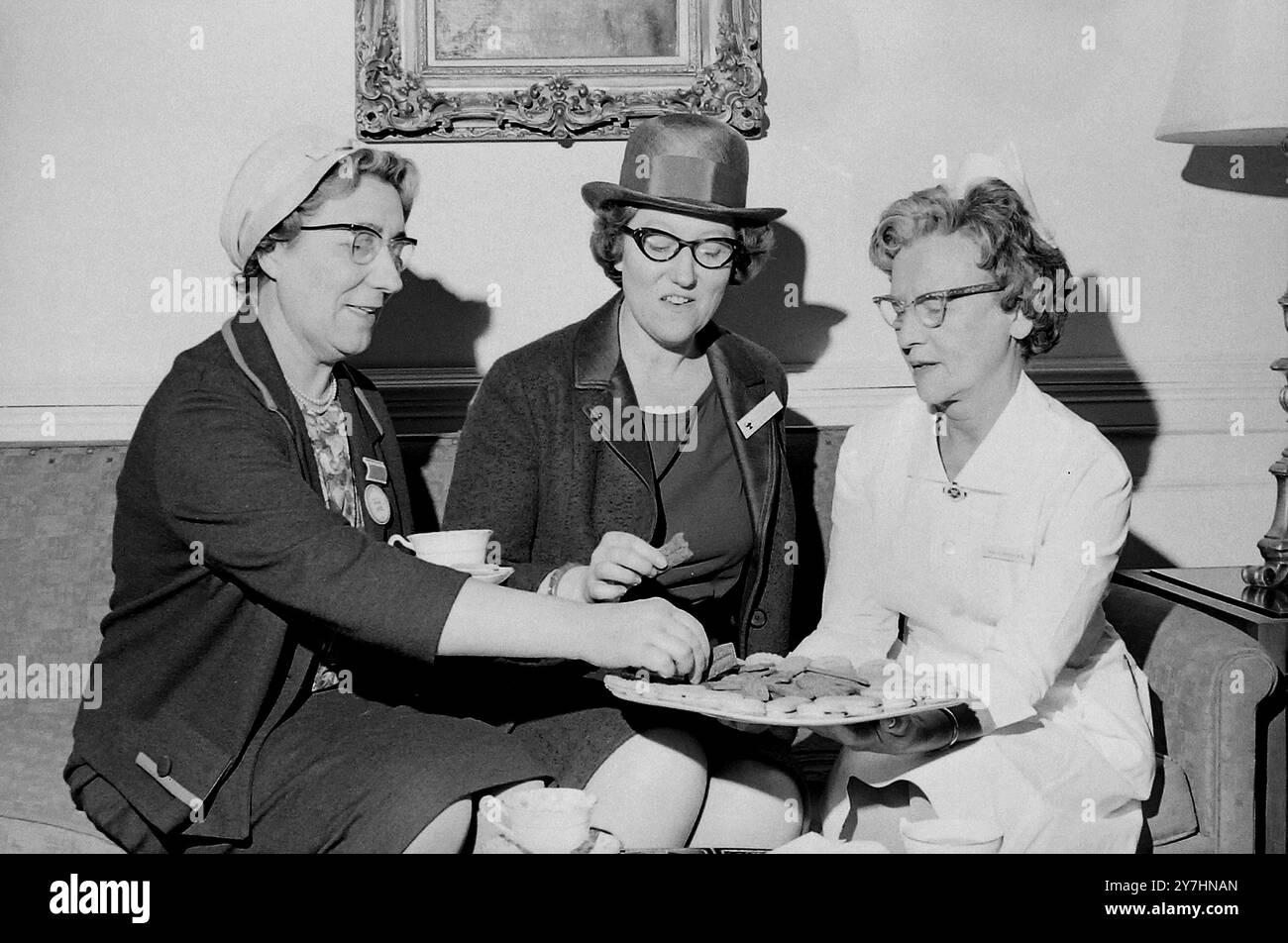 BRITISH NURSES IN MONTREAL - GALLANT IM LOBBAN M GOODHILL D   ;  14 MAY 1964 Stock Photo