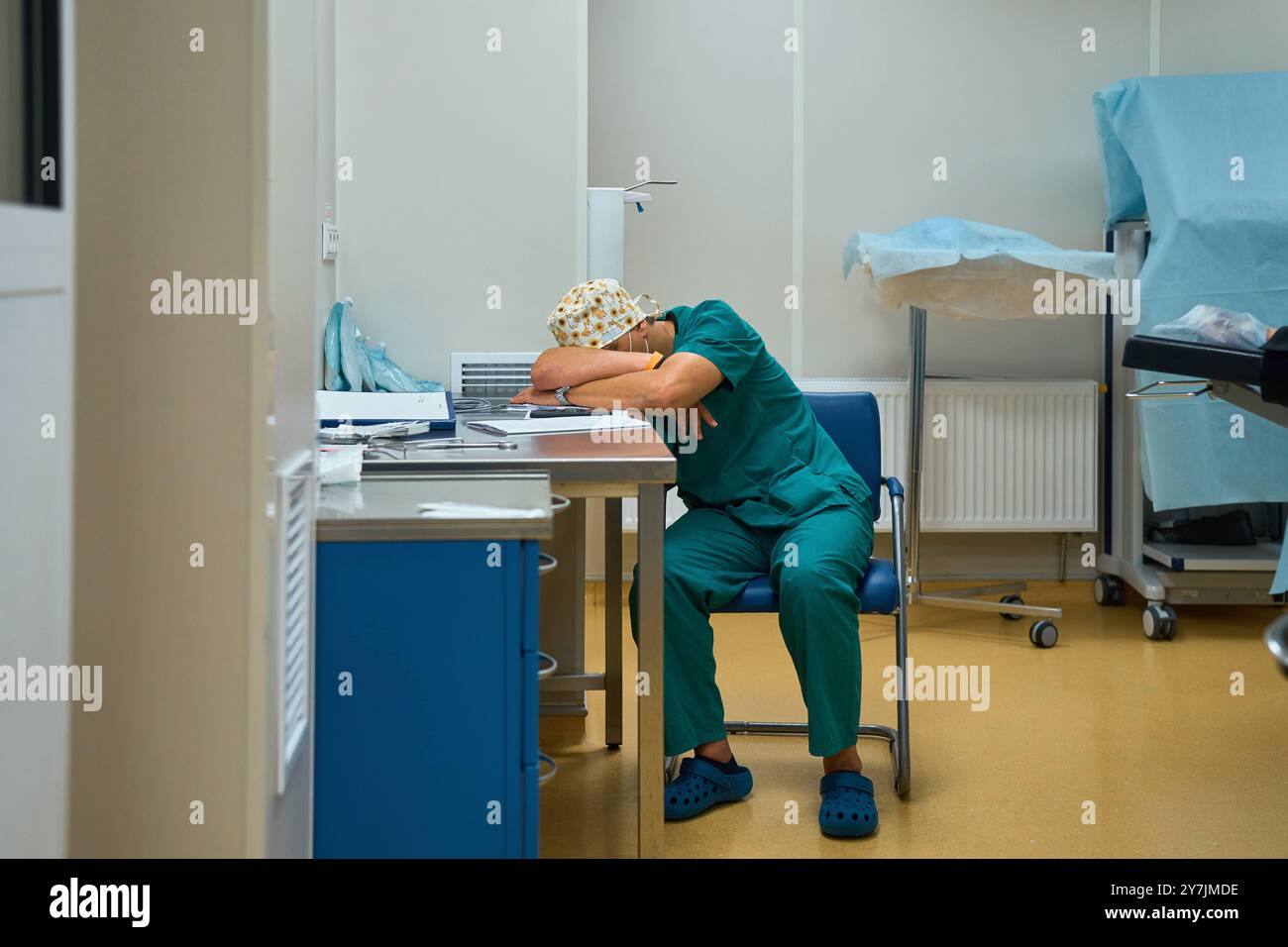 Sleepy female doctor hi-res stock photography and images - Alamy