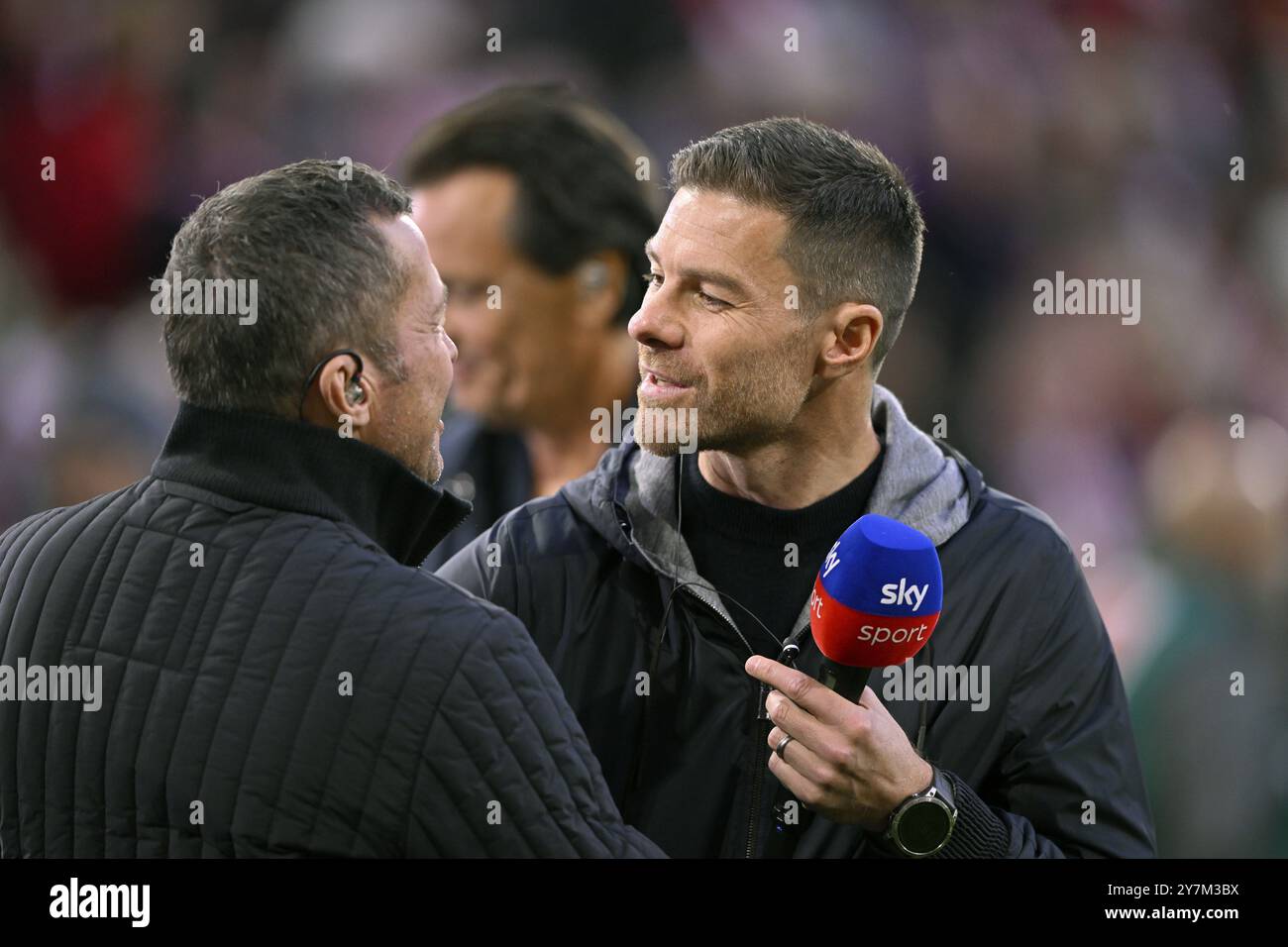 SKY TV expert Lothar Matthaeus, in an interview Microphone Logo Coach Coach Xabi Alonso Bayer 04 Leverkusen Allianz Arena, Munich, Bavaria, Germany, E Stock Photo