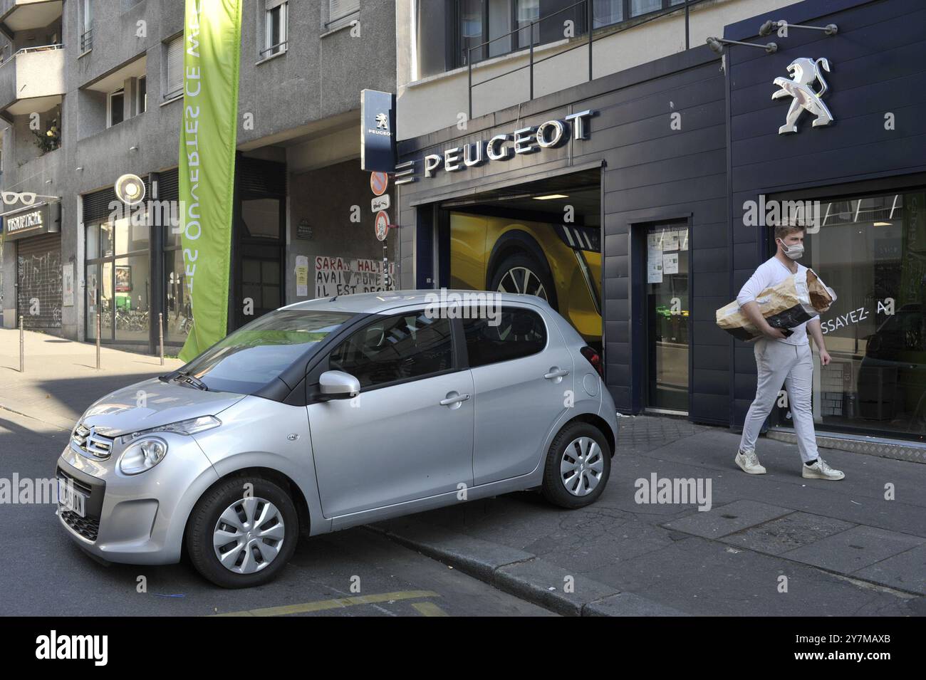 FRANCE. PARIS (75) PEUGEOT PSA REOPEN DURING THE COVID-19 EPIDEMIE Stock Photo