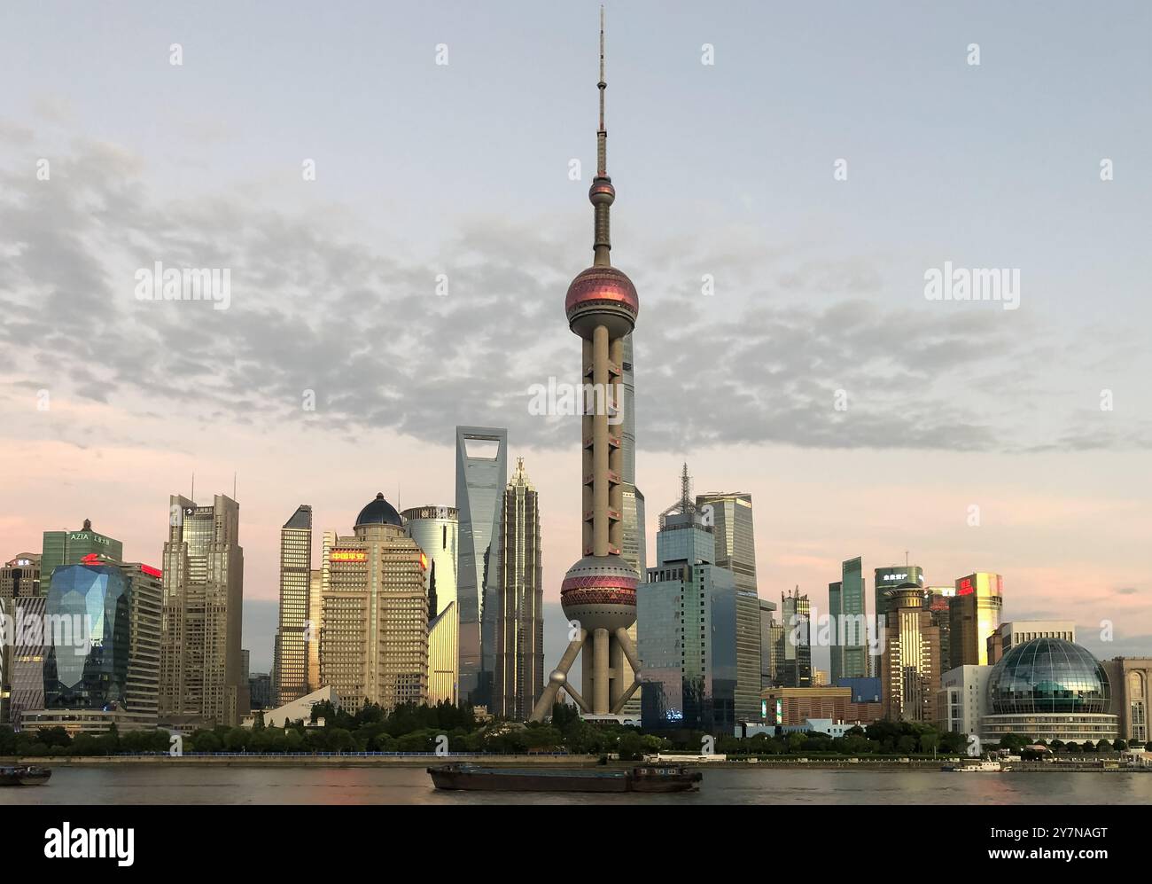 Shanghai city skyline modern hi-res stock photography and images - Alamy