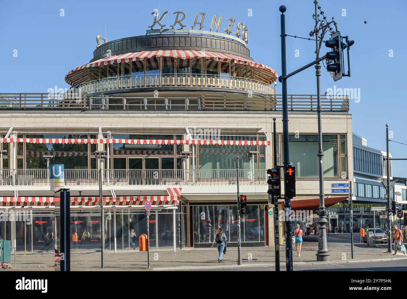 Pub berlin hi-res stock photography and images - Page 17 - Alamy, image size:1300x956