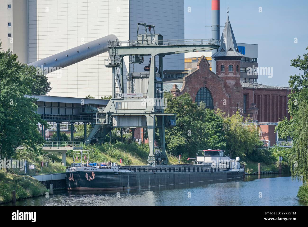 unloading-of-a-coal-steamer-moabit-thermal-power-station-berlin