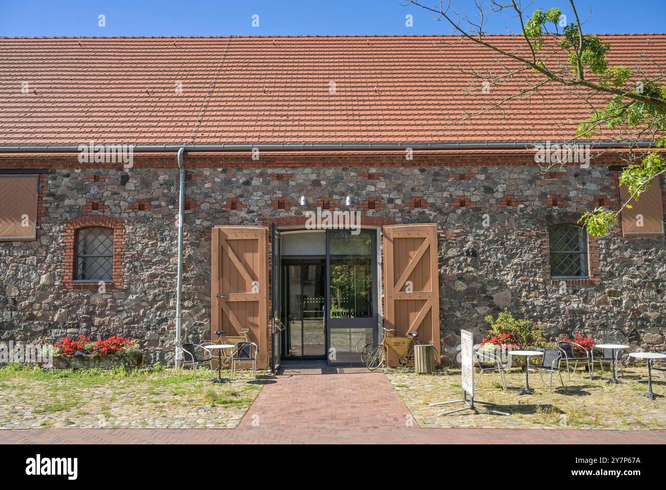 Farm building, museum, estate at Britzer Castle, AltBritz, Neukölln