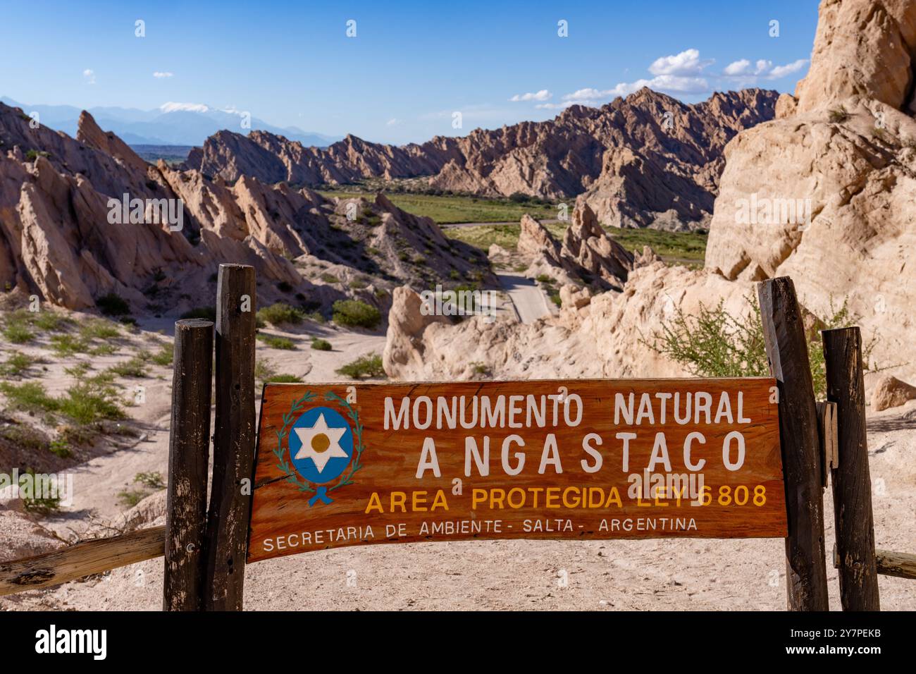sign-for-the-angastaco-natural-monument-in-the-calchaqui-valley-argentina-2Y7PEKB.jpg