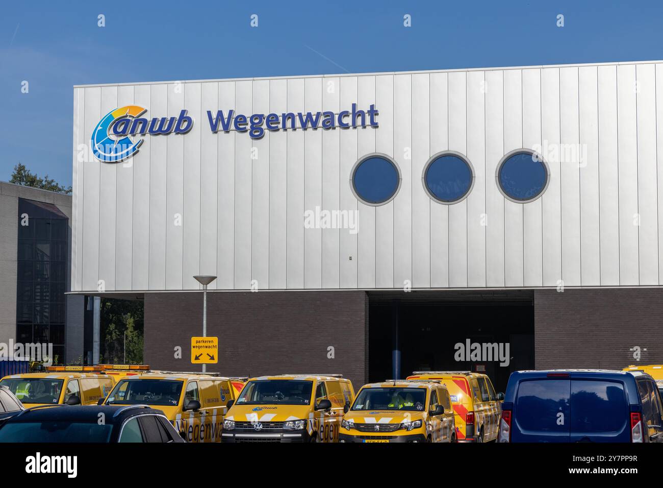 Anwb Anwb logo hi-res stock photography and images - Alamy