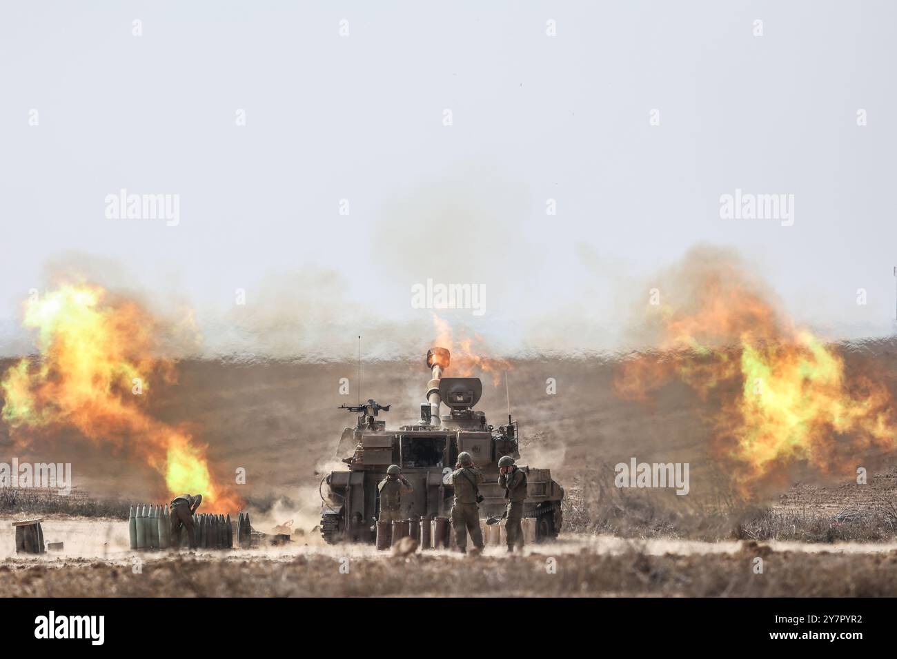 Sderot, Israel. 11th Oct, 2023. IDF fires artillery shells into Gaza ...