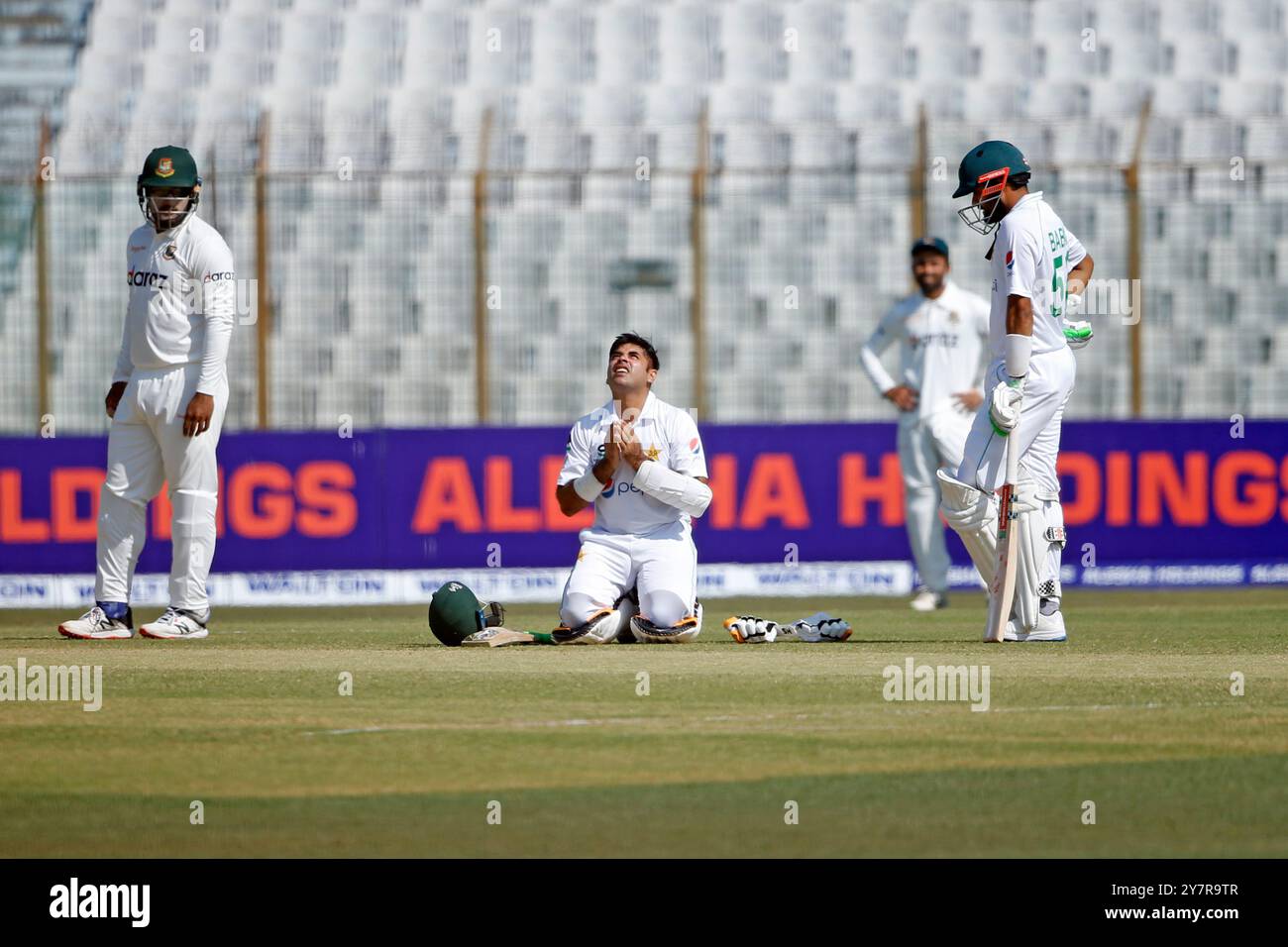 pakistani-batter-abid-ali-m-celebrates-his-hundred-runs-during