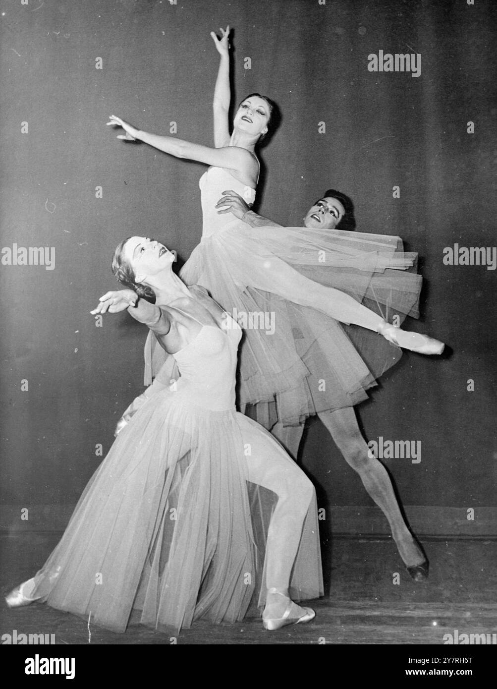 バレエ Ballet Photographs of the New York City 26 Rare Vintage Photos of the New York City Ballet