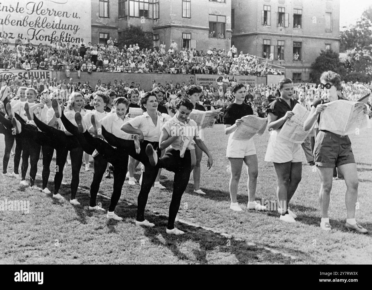 Ballet battle hi-res stock photography and images - Alamy