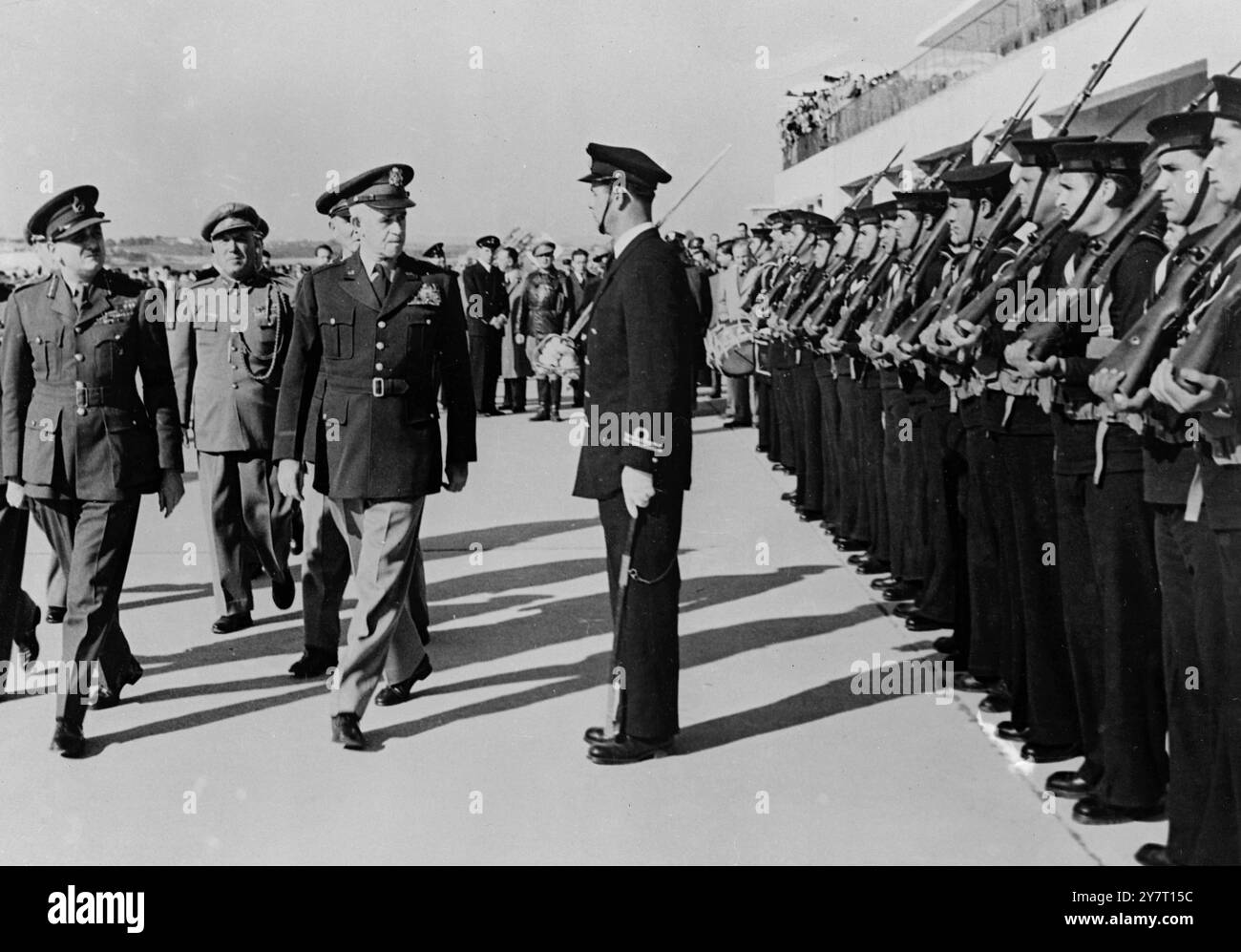 ARRIVING FOR THE LISBON NATO CONFERENCES it 13-2-52 I.N.P. PHOTO SHOWS :- General Omar Bradley, U.S.A., inspecting the Naval Guard of honour of Portuguese Navy on his arrival in Lisbon to attend the North Atlantic Treaty Organisation conferences. 147/D/59683 INTERNATIONAL NEWS PHOTOS. REPRODUCTION FEE - LONDON DLYS AND EVGS ¬£3-3-0 Stock Photo