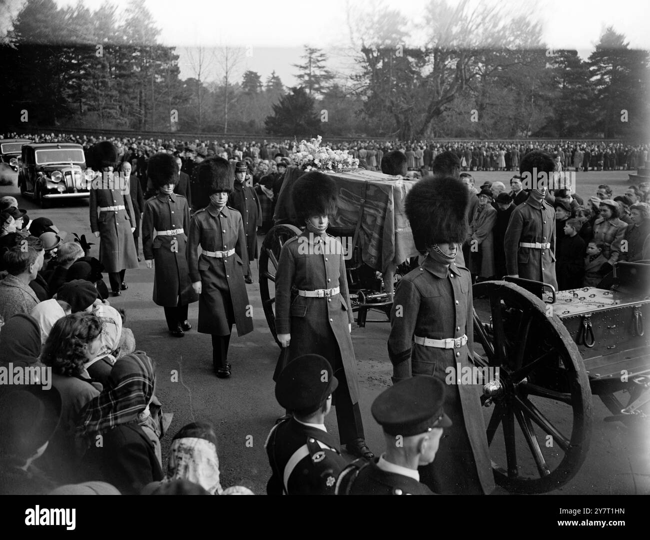 ROYAL FUNERAL CORTEGE LEAVES SANDRING HAM FOR WOLFERTON STATION, AND LONDON 11-2-52 The Royal funeral cortege, today left Sandringham Church where the body has been lying in State, of His Lste Majesty King George Vl. He died on Wednesday 6th. February at Sandringham. The body was borne in a coffin on a gun carriage, with members of the 1st Battalion Grenadier Guards acting as escorts. Walking behind the bier were the Duke of Gloucester and the Duke of Edinburgh I.N.P. PHOTO SHOWS: The coffin on the gun carriage leaving Sandringham Church for Wolferton Station, where it will be put aboard the r Stock Photo