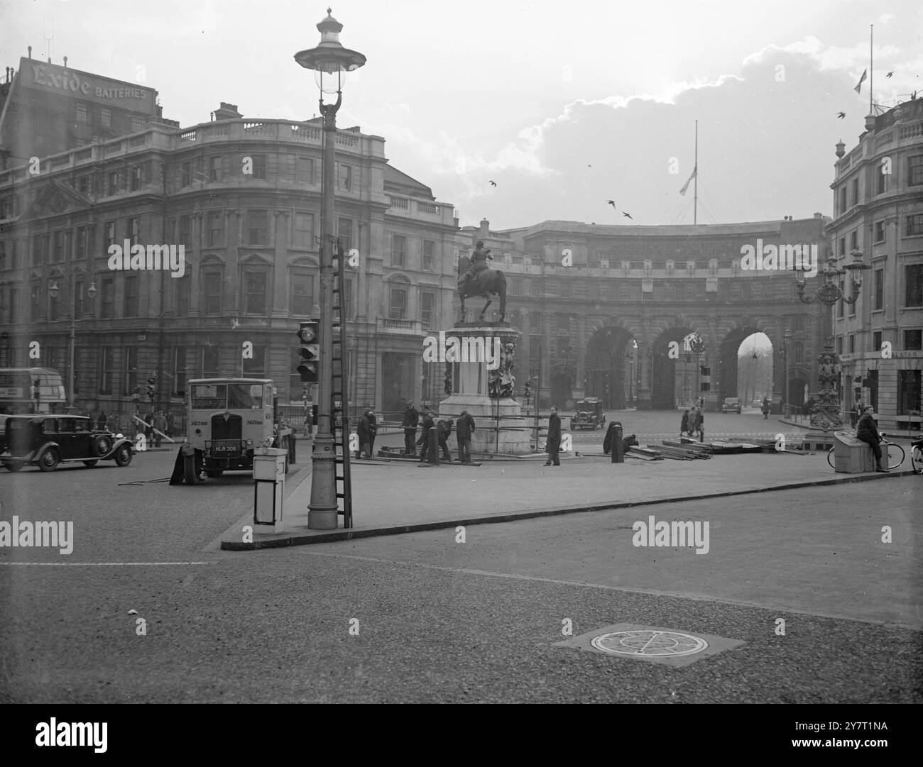 crush-barriers-erected-for-the-funeral-of-king-george-vl-9-2-52-so