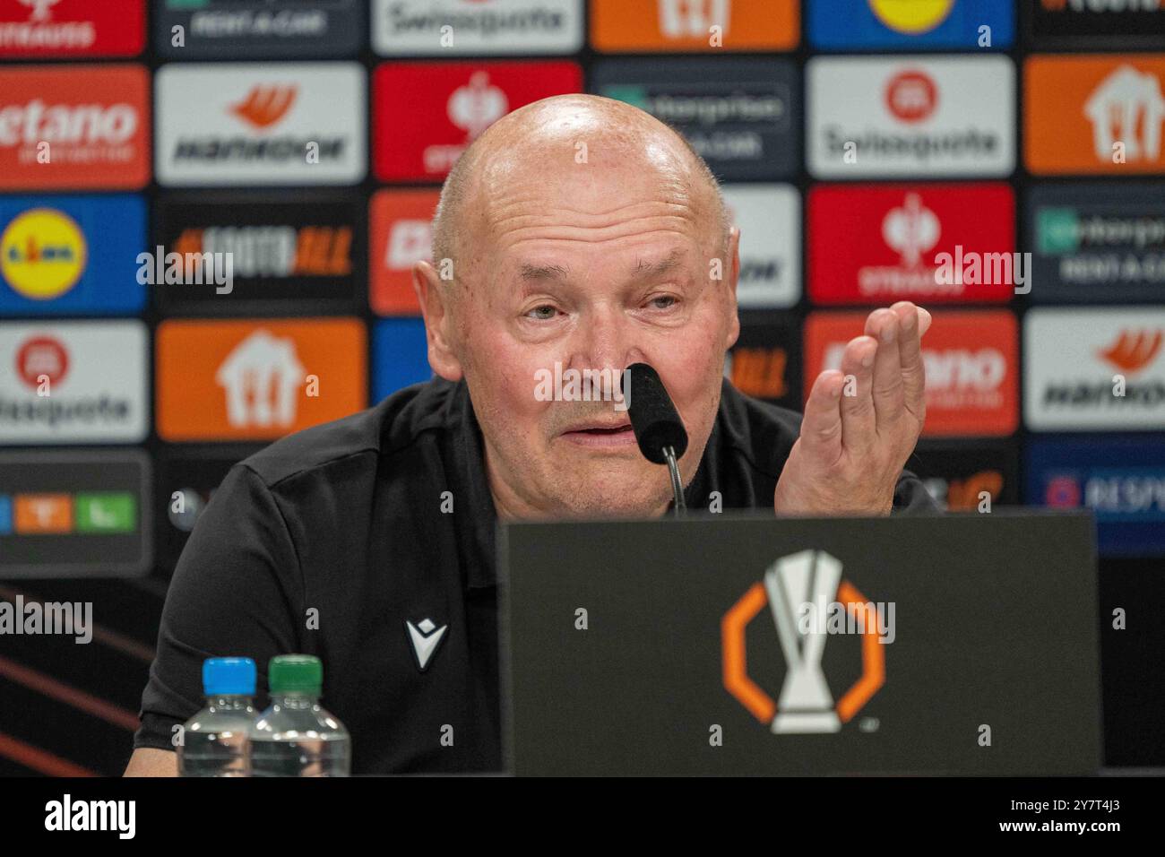 Trainer Miroslav Koubek Viktoria Pilsen gives an interview, Press Conference during the UEFA Europa League 2024/25 League Phase MD1 match between Eintracht Frankfurt v FC Viktoria Plzen at Deutsche Bank Park on September 26, 2024 in Frankfurt am Main, Germany. Defodi-747 WD2 1907 *** Coach Miroslav Koubek Viktoria Pilsen gives an interview, Press Conference during the UEFA Europa League 2024 25 League Phase MD1 match between Eintracht Frankfurt v FC Viktoria Plzen at Deutsche Bank Park on September 26, 2024 in Frankfurt am Main, Germany Defodi 747 WD2 1907 Defodi-747 Stock Photo