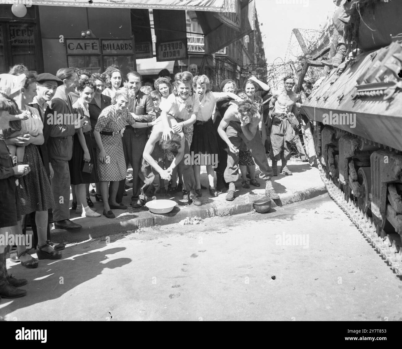 Photo des barricades à Paris en 1914 (Guerre 14-18), re-tirage de 1940 Photo des barricades à Paris en 1914 (Guerre 14-18), re-tirage de 1940