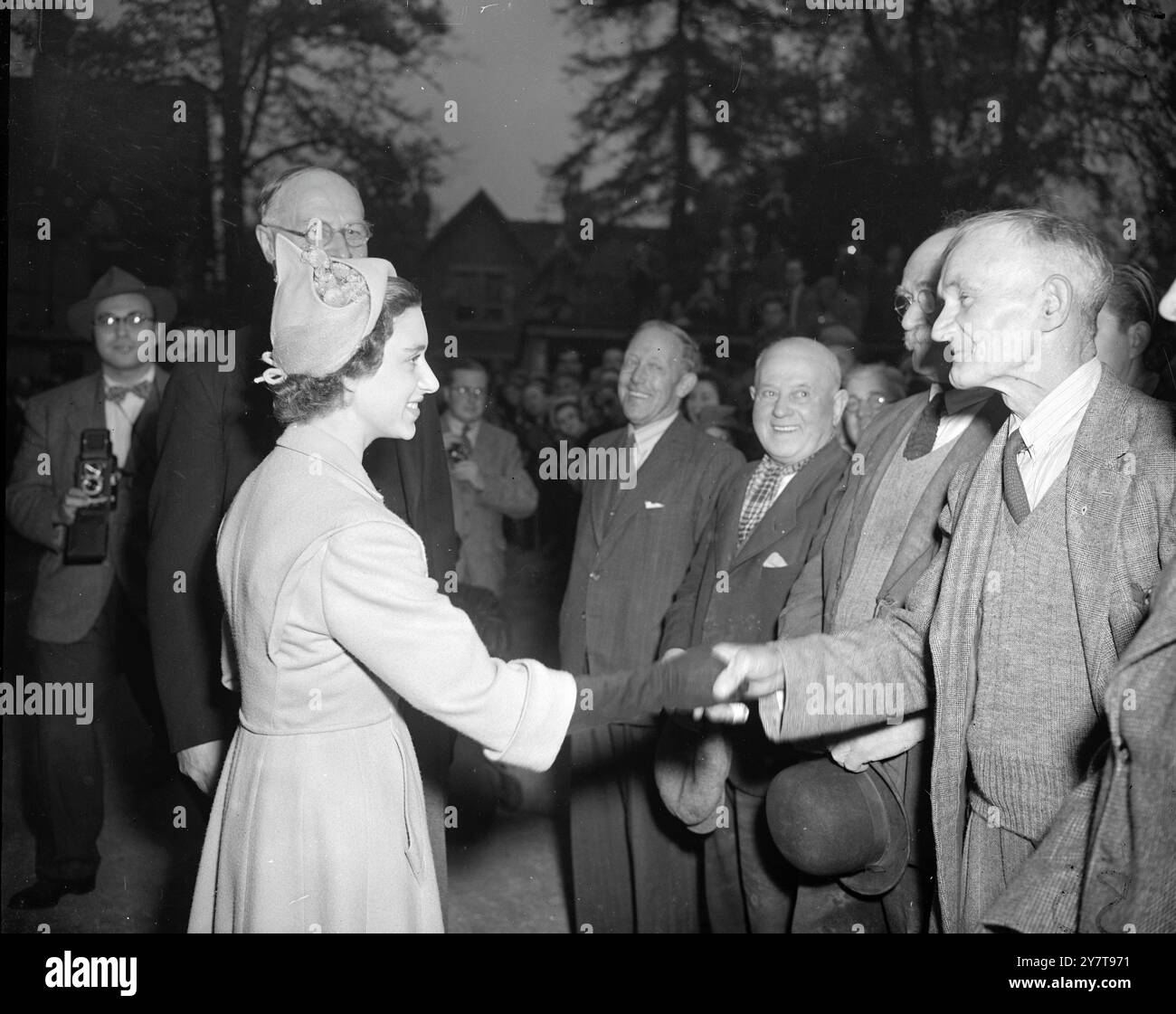 PRINCESS MEETS THE FOREMAN   Princess Margaret shaking hands with Mr W. Kimber, bricklayers Foreman, when at Oxford . She talked to some of the workmen who helped to build the Imperial Forestry Institute . Opening of the Institute was one of the engagements fulfilled by the Princess, who is on her first official visit to Oxford.  19 October 1950 Stock Photo