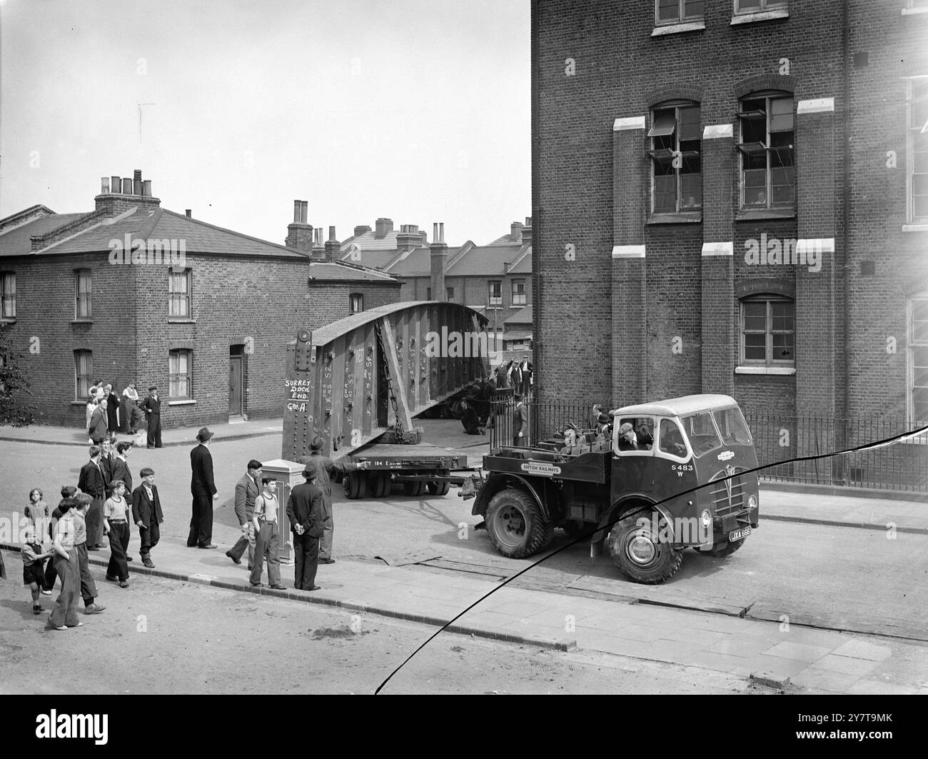 girder-turns-the-corner-50-miles-detour-through-london-a-94-foot