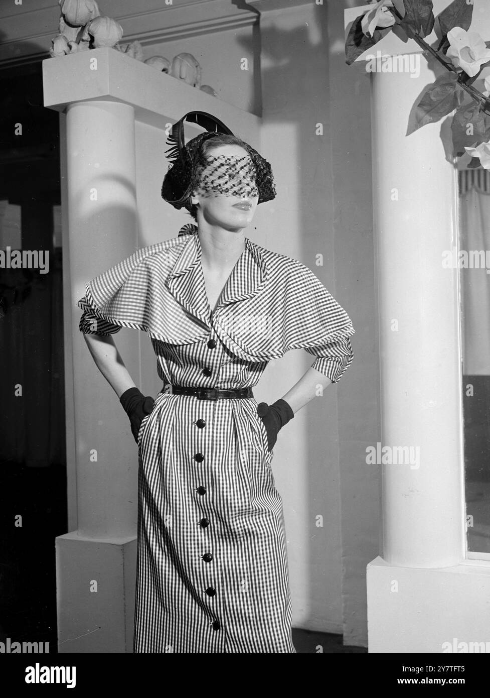 1950s fashion models hi-res stock photography and images - Page 3 