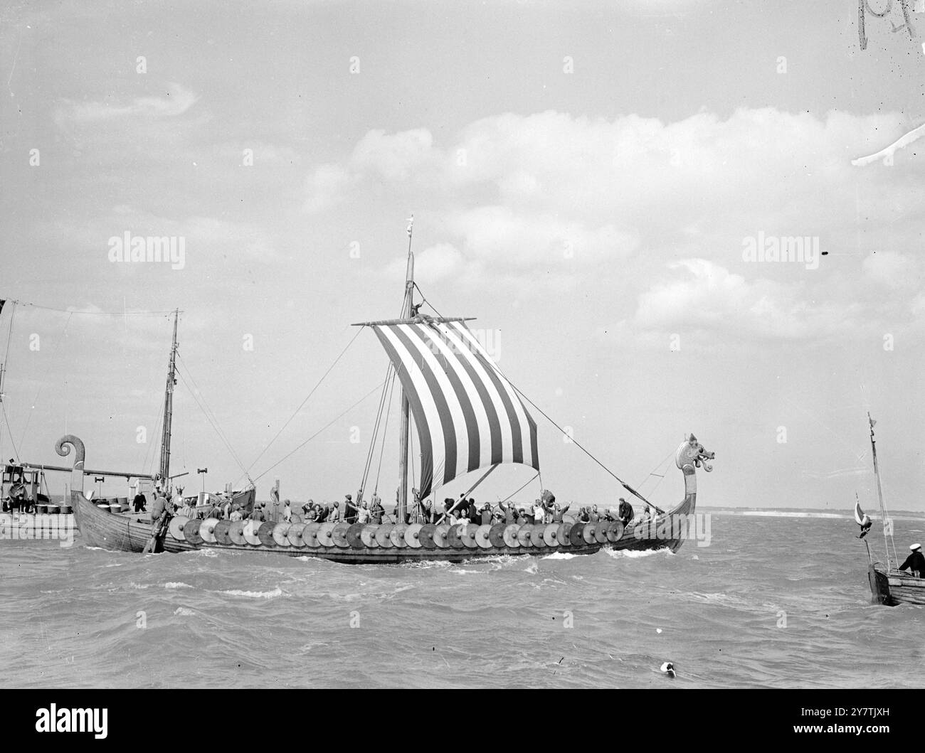 Vikings rowing hi-res stock photography and images - Alamy