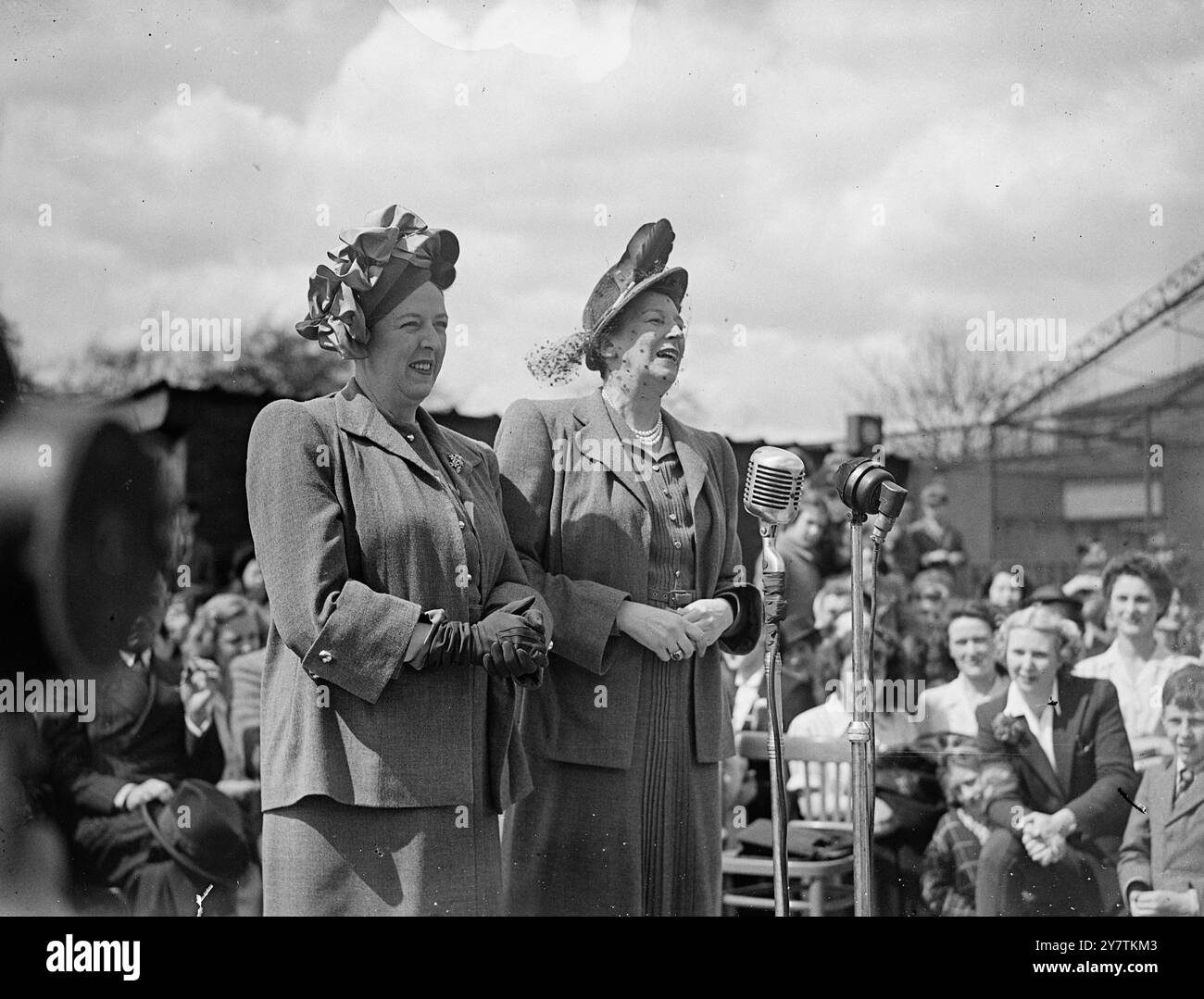 Elsie and Doris Waters ( Gert and Daisy ) at a garden partyMay 1947 Stock Photo