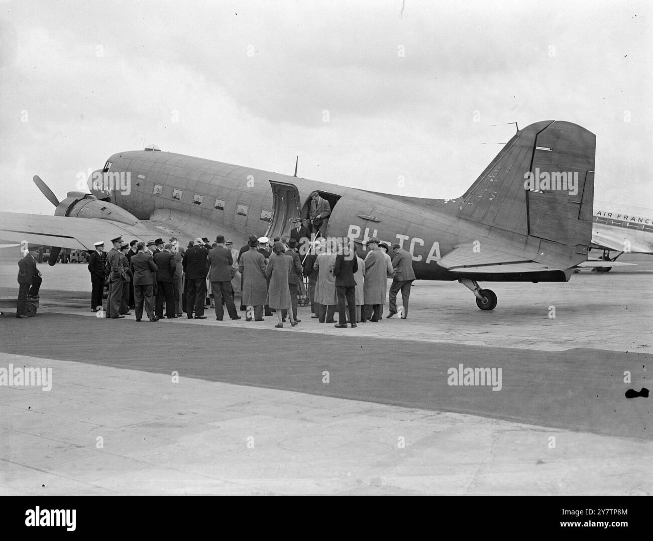 new-air-liner-connects-dutch-towns-with-london-burgomasters-on