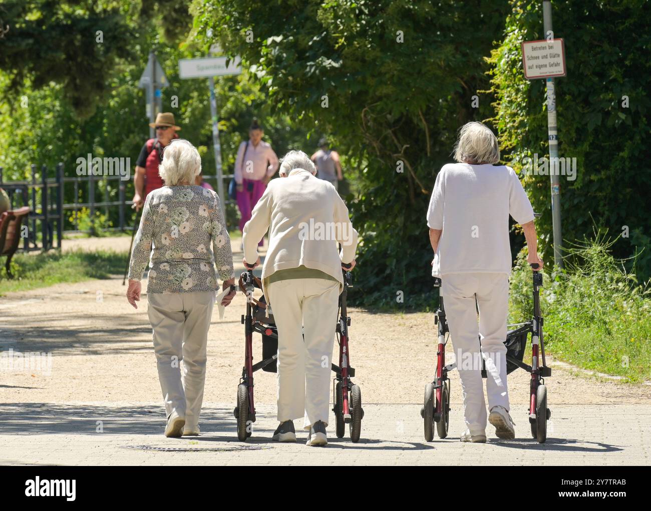 Senior women, Wasserstadt Spandau, Hakenfelde, Spandau, Berlin, Germany +++ NO MODEL RELEASE!!!, Seniorinnen, Deutschland +++ NO MODEL RELEASE!!! Stock Photo