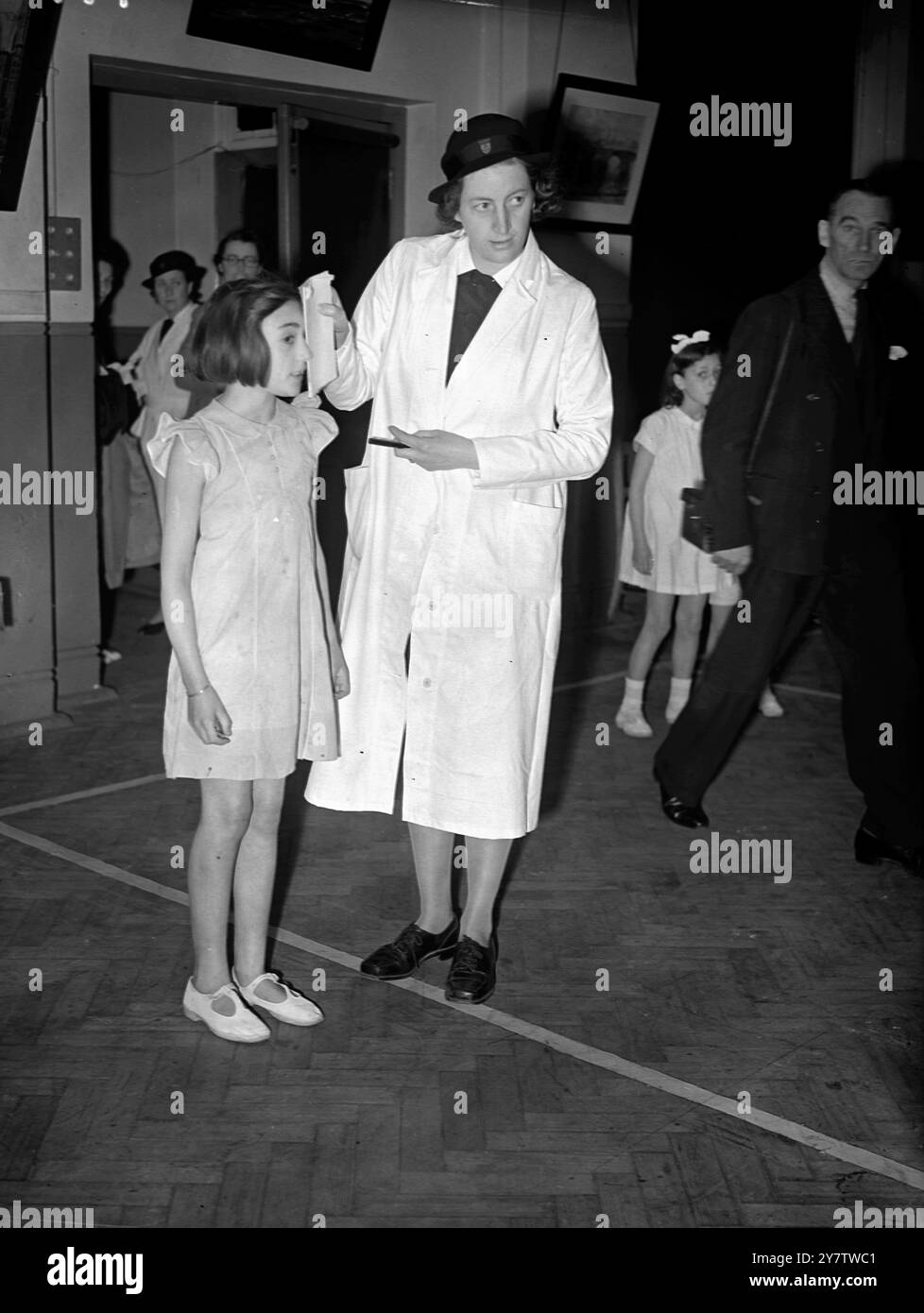 Evacuation war world child london hi-res stock photography and images ...