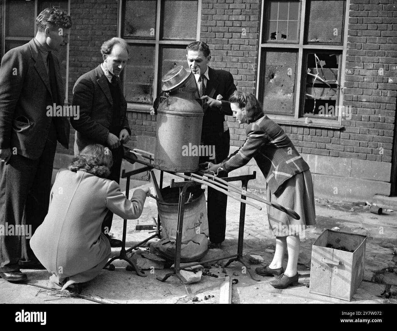 Who Invented Dustbin Dustbin man 1940s hi-res stock photography and images - Alamy