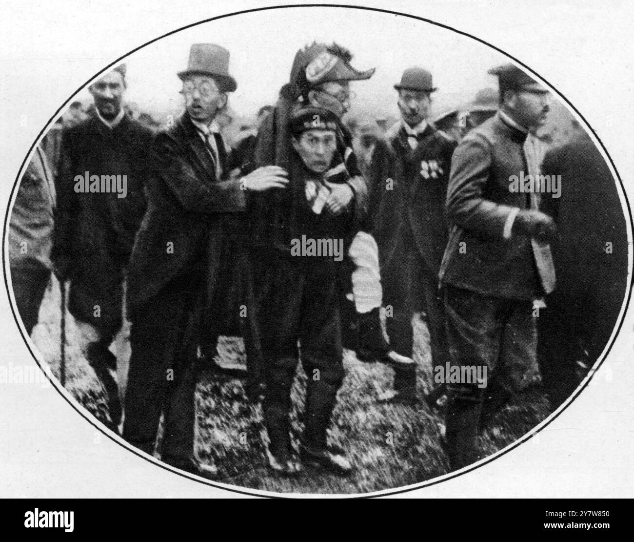 The Bombing of Japanese leaders in Hongkew Park, Shanghai, China, who were celebrating the Emperor's birthday, 29 April 1932.Removing one of the injured leaders, Mr Murai, Japanese Consul-General at Shanghai, who was wounded in the legs, being carried on a man's back on the way to the hospital. 28 May 1932 Stock Photo