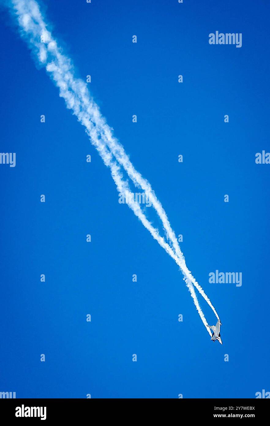 Air Show by IAF October 1, 2024, Marina Beach, Tamil Nadu, INDIA: The Indian Air Force IAF s 92nd Air Adventure Show Chennai Air Show 2024 to be held at Chennai Marina on October 6, 2024, will be joined by top adventure teams like Akash Ganga, Suryakiran and 72 aircraft, a government press release .Ahead of this a Rehearsal has been carried out at Chennai Marina Beach Credit Image: Seshadri Sukumar/ZUMA Press Wire Marina Beach Chennai INDIA Copyright: xSeshadrixSukumarx Stock Photo