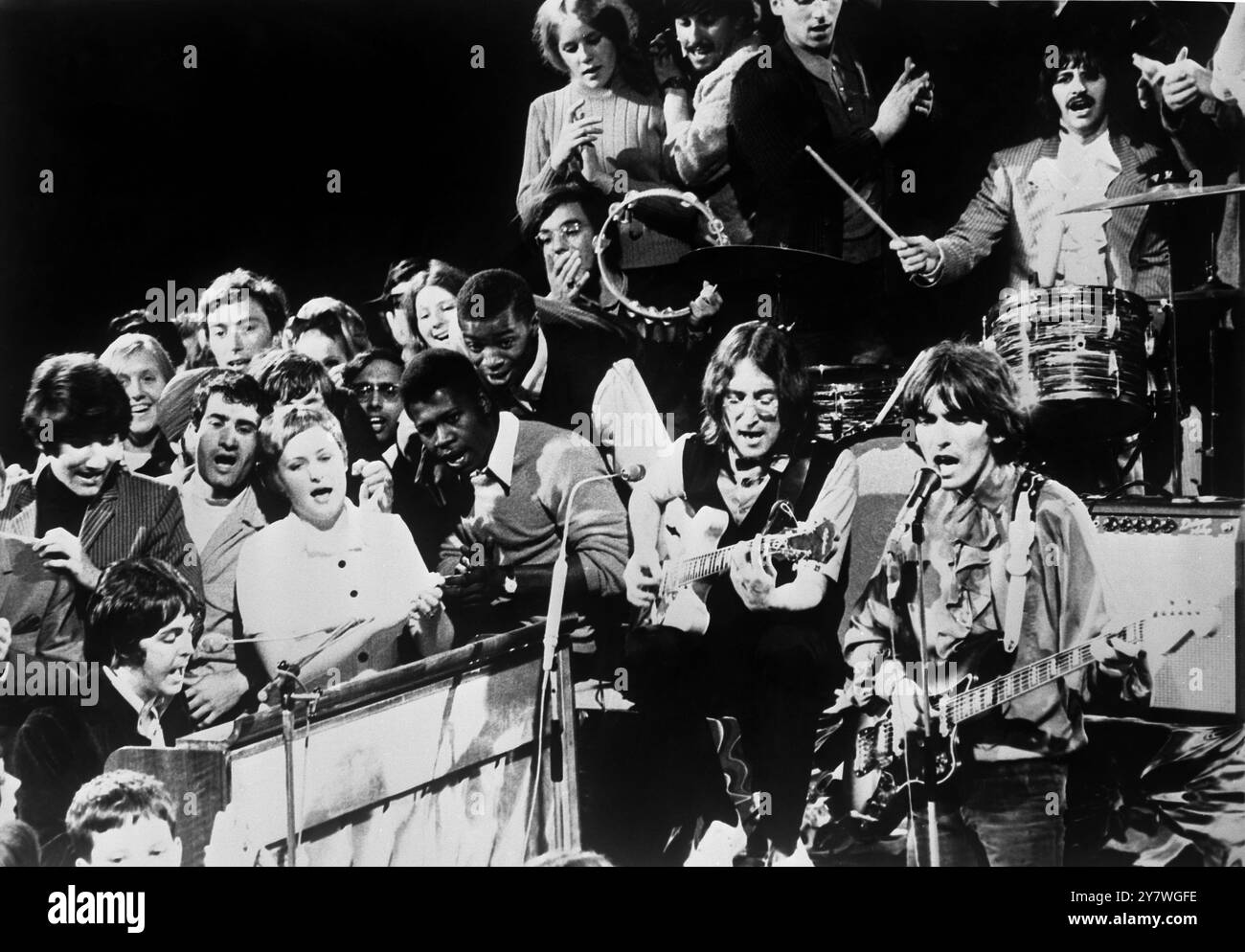 ビートルズ ライブパフォーマンス 写真 The beatles performing 1968 hi-res stock photography and images