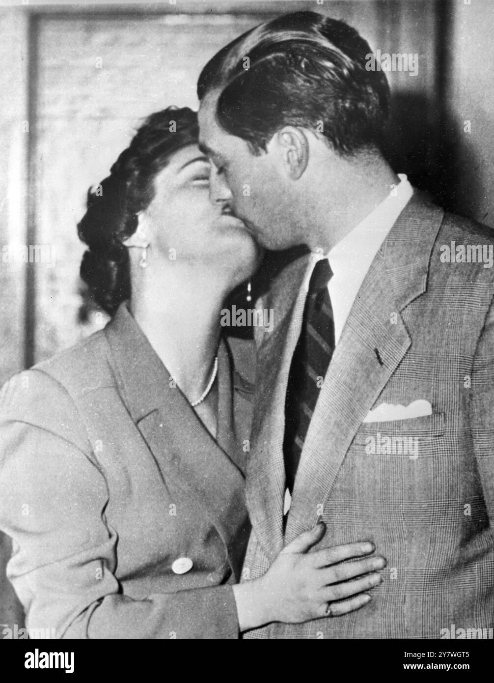 Film Actress Ruth Roman Seen Kissing Her Husband Mortimer Hall film-actress-ruth-roman-seen-kissing-her-husband-mortimer-hall