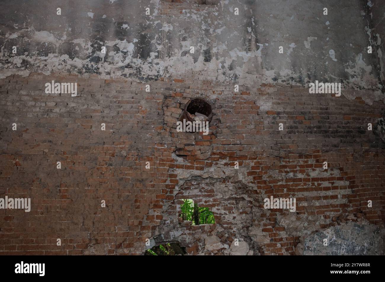 Glimpse into forgotten architecture hi-res stock photography and images ...